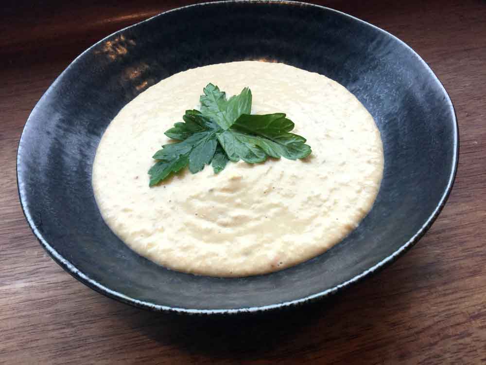 Opskrift: Nem og smagfuld hjemmelavet hummus (verdens lækreste dip)