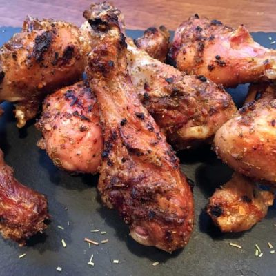 Opskrift: Hele kyllingelår på grill