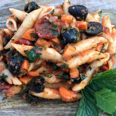 Opskrift: Lækker pastasalat til grillmaden