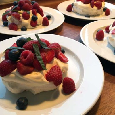 Opskrift: Pavlova - sommerens skønneste dessert