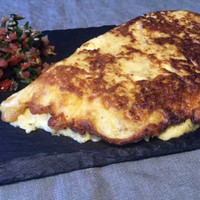 Opskrift: Krydret omelet med ost og majs