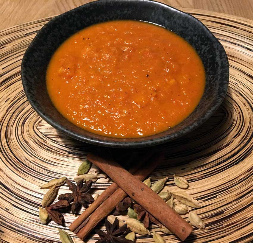 Opskrift: Hjemmelavet tomatsuppe med varme krydderier
