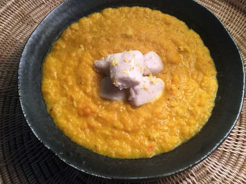 Opskrift: Indisk gulerodssuppe med kylling