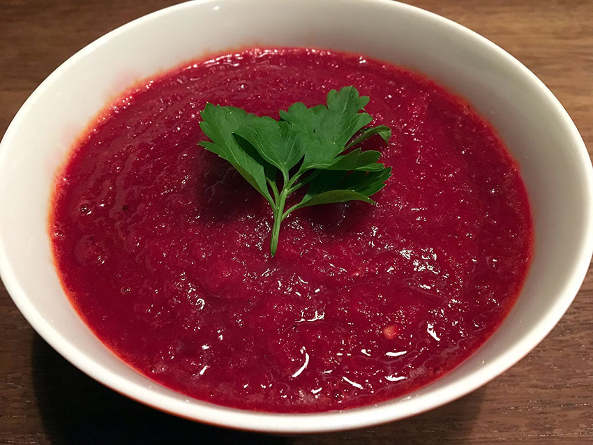 Opskrift: Ovnbagt rødbedesuppe med tomat