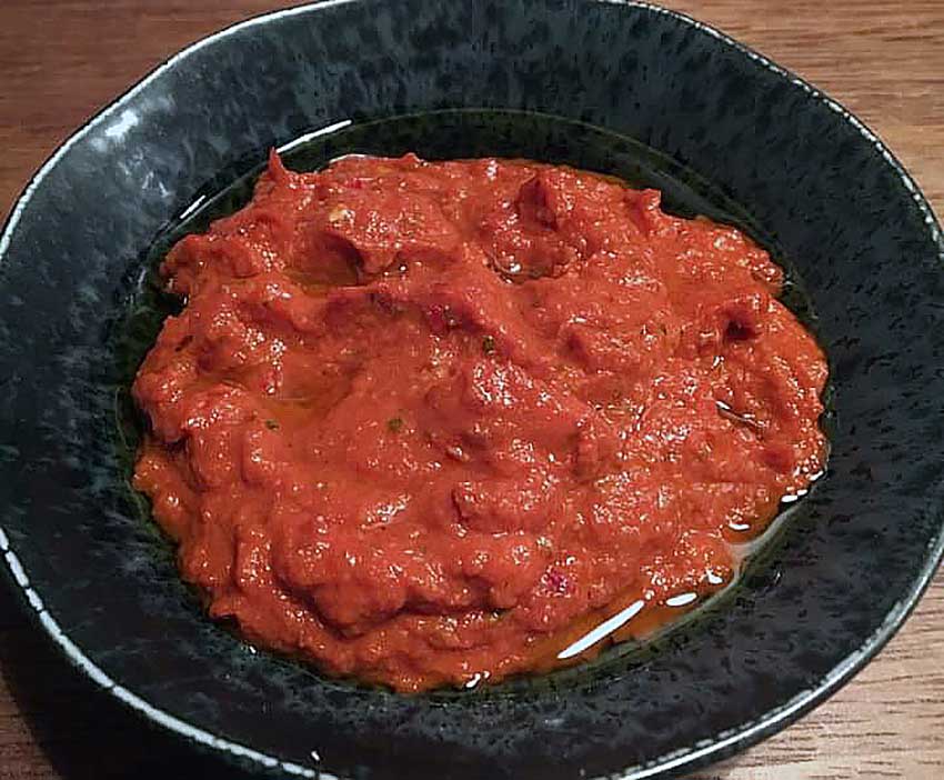 Opskrift: Halvstærk chiliolie med tomat