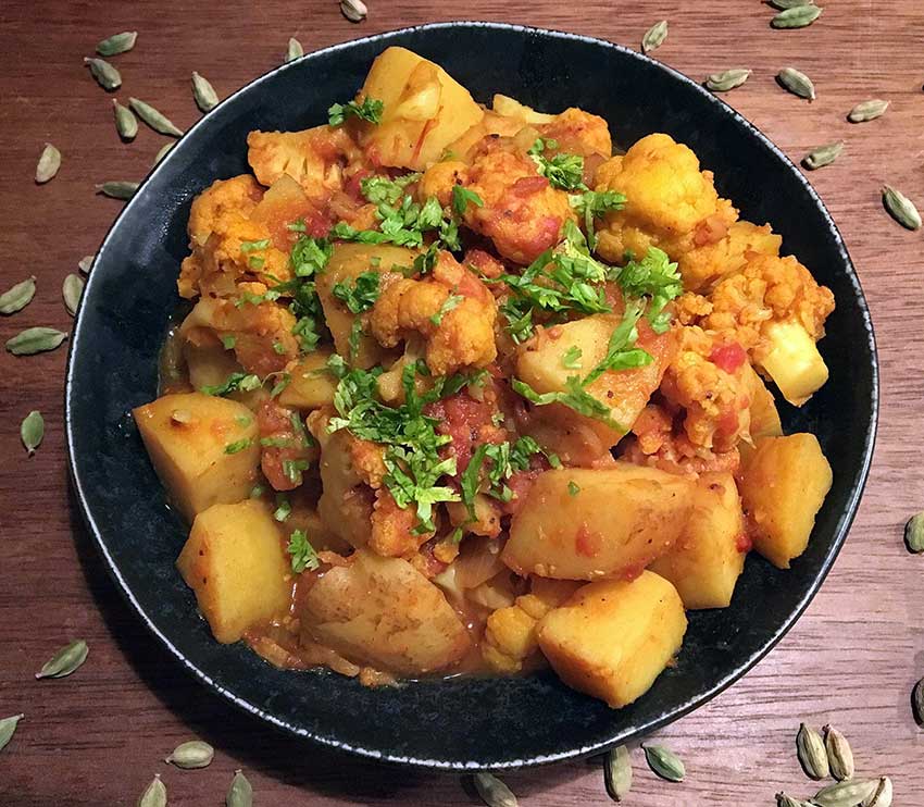 Opskrift: Indisk vegetar curry – aloo gobi