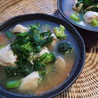 Opskrift: Misosuppe med kylling og broccoli