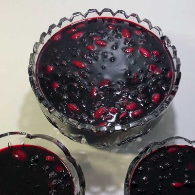 Opskrift: Rødgrød med blåbær og solbær