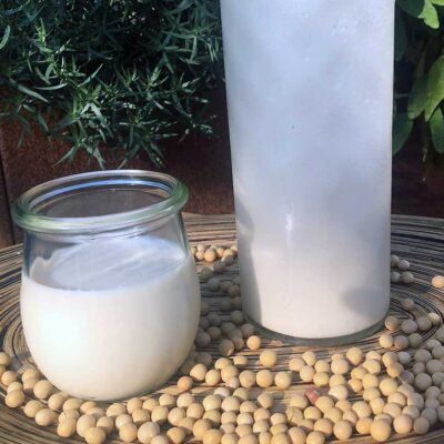 Opskrift: 1 liter hjemmelavet sojamælk for 7 kr.