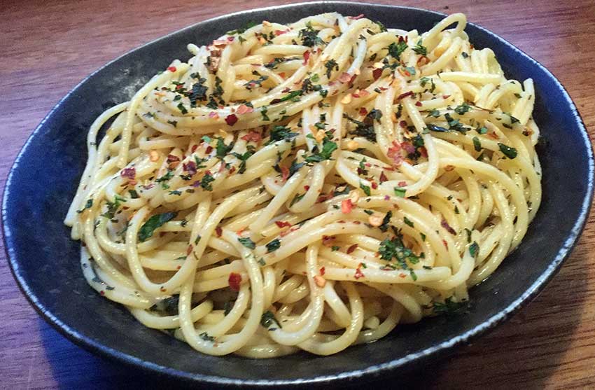 Opskrift: Klassisk spaghetti aglio olio e peperoncino