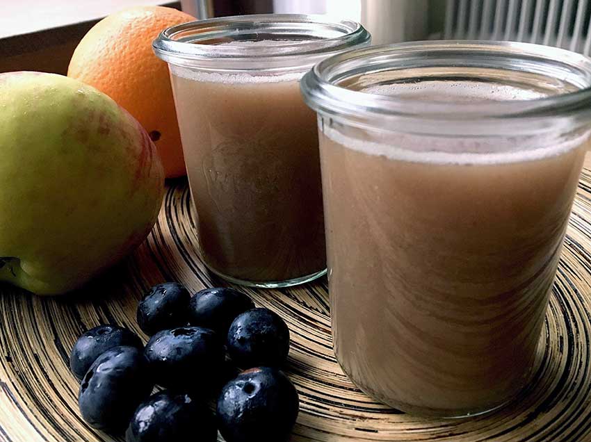 Opskrift: Hjemmelavet juice af blåbær og æbler