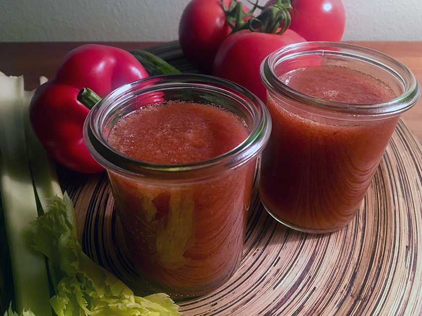 Opskrift: Hjemmelavet grøntsagsjuice af tomat og agurk