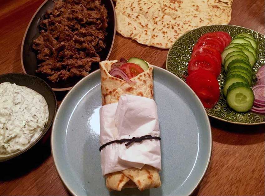 Opskrift: Traditionel gyros – græsk shawarma