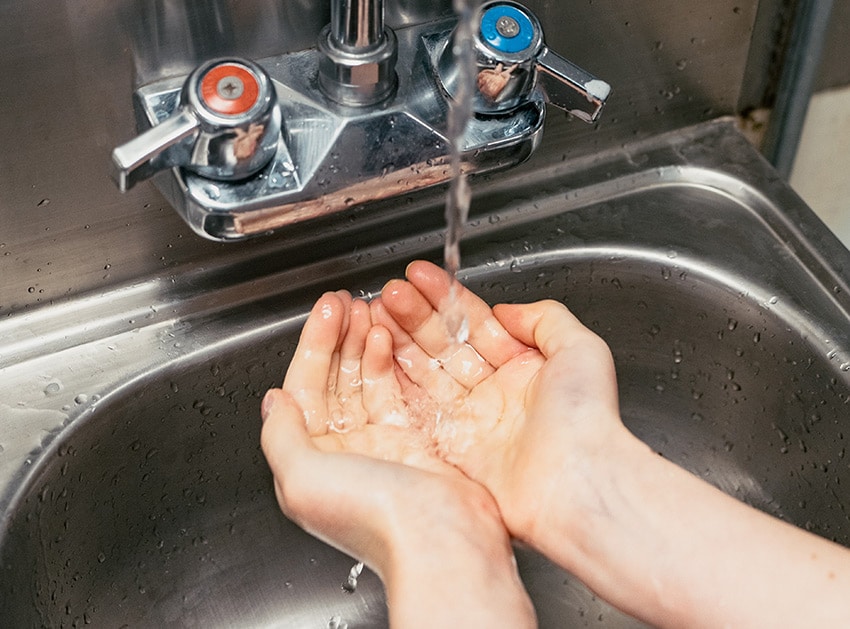 Vask grundigt hænder