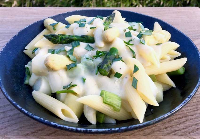 Opskrift: Pasta med grønne og hvide asparges