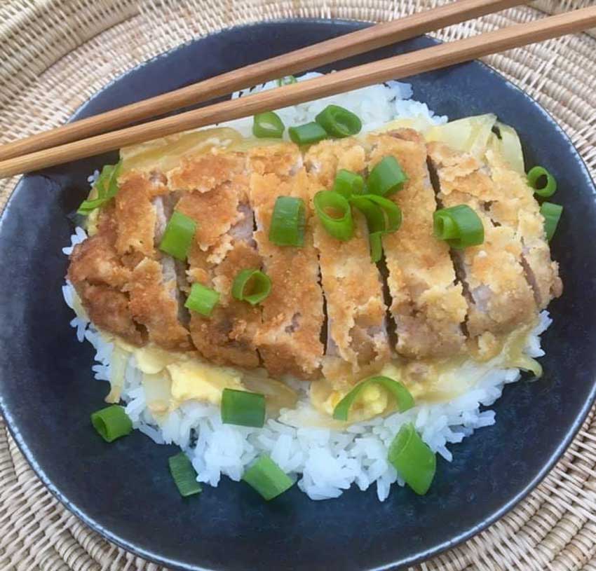 Opskrift: Japanske koteletter og ris (katsudon)