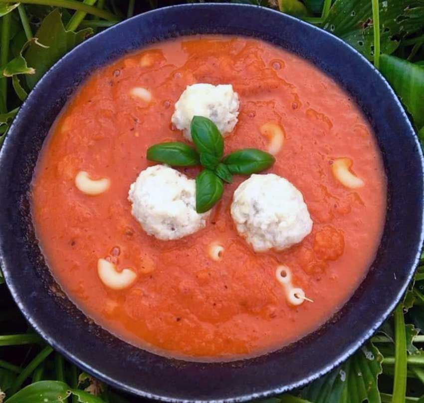 Opskrift: Perfekt tomatsuppe med pasta