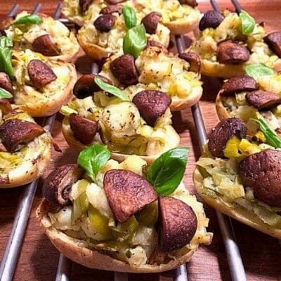 Opskrift: Ovnbagte kartofler vegetar med porrer, champignon og basilikum