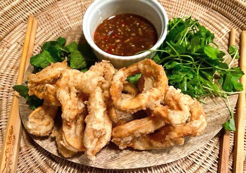 Opskrift: Vietnamesiske blæksprutteringe med tamarindsauce