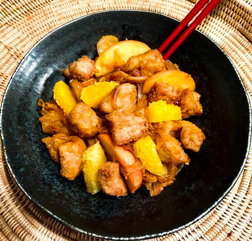 Opskrift: Kinesisk svinekød i sursød sovs med appelsin