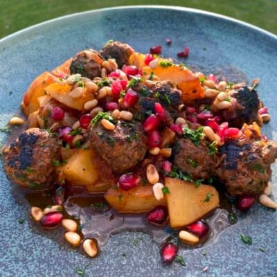 Libanesiske kødboller og kartofler i tomatsovs - Dawood Basha