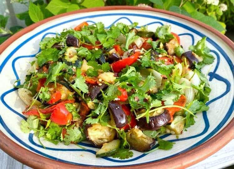 Opskrift: Marokkansk salat med ovnbagte grøntsager