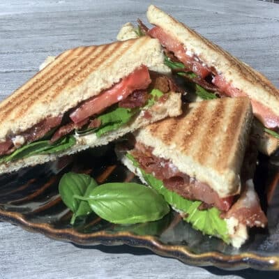 Bacon sandwich / BLT sandwich