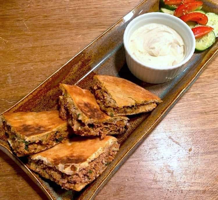 Opskrift: Libanesiske pitabrød med kødfyld – arayes