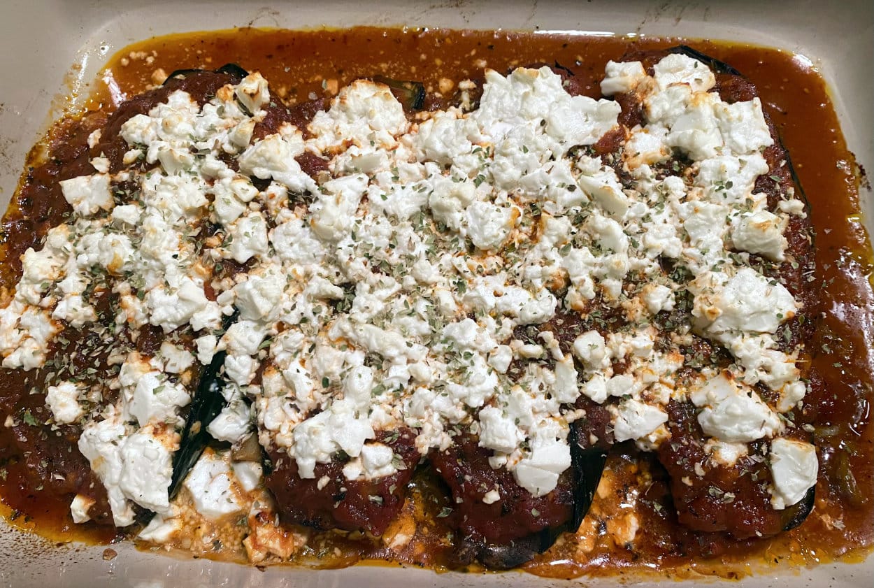 Opskrift: Græske auberginer med tomat og feta – melitzanes saganaki