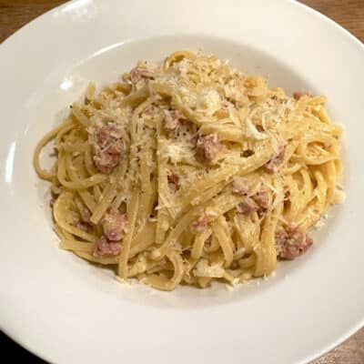 Spaghetti carbonara med salsiccia