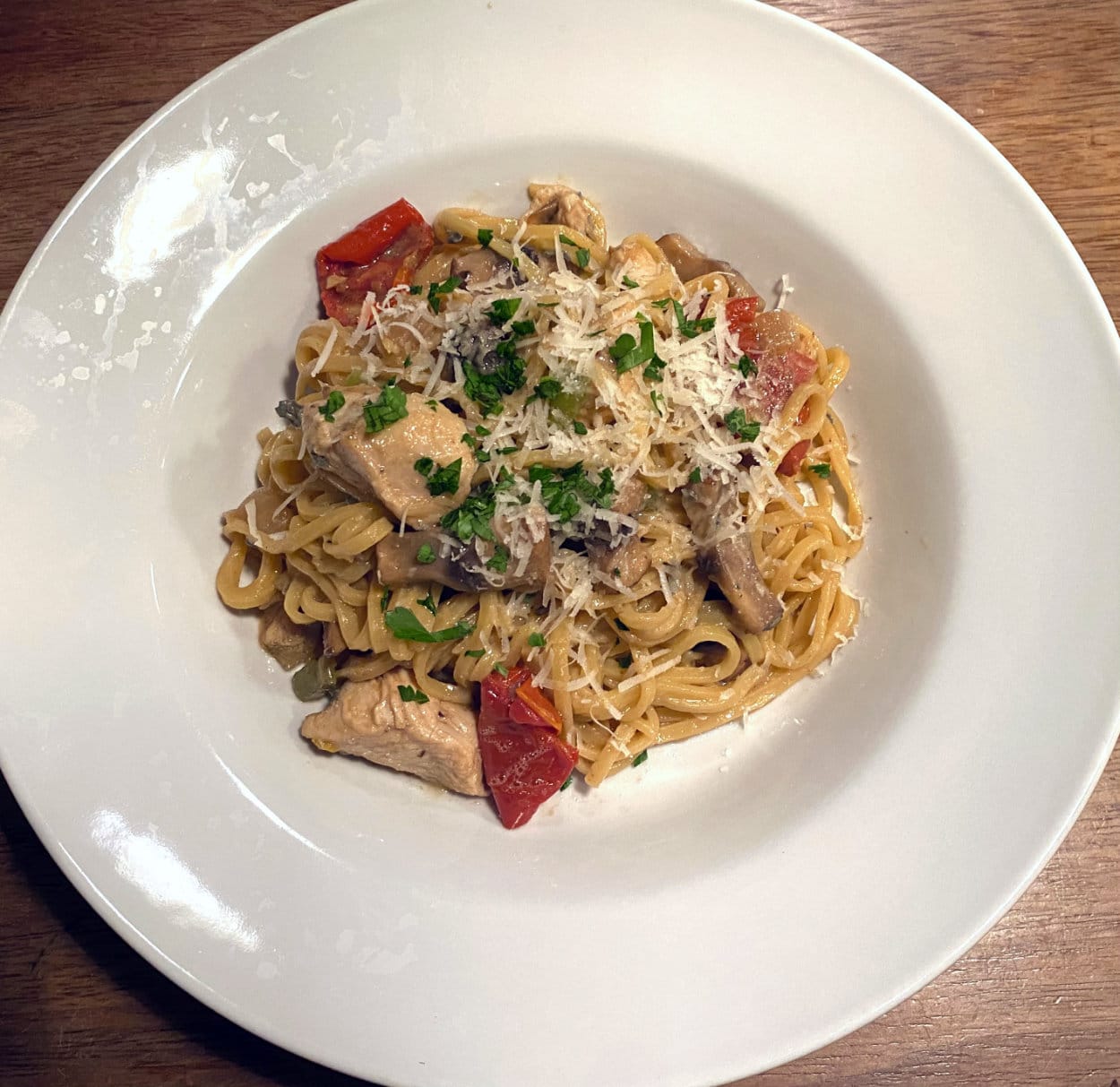 Opskrift: Chicken spaghetti – pasta med kylling og cremet svampesauce