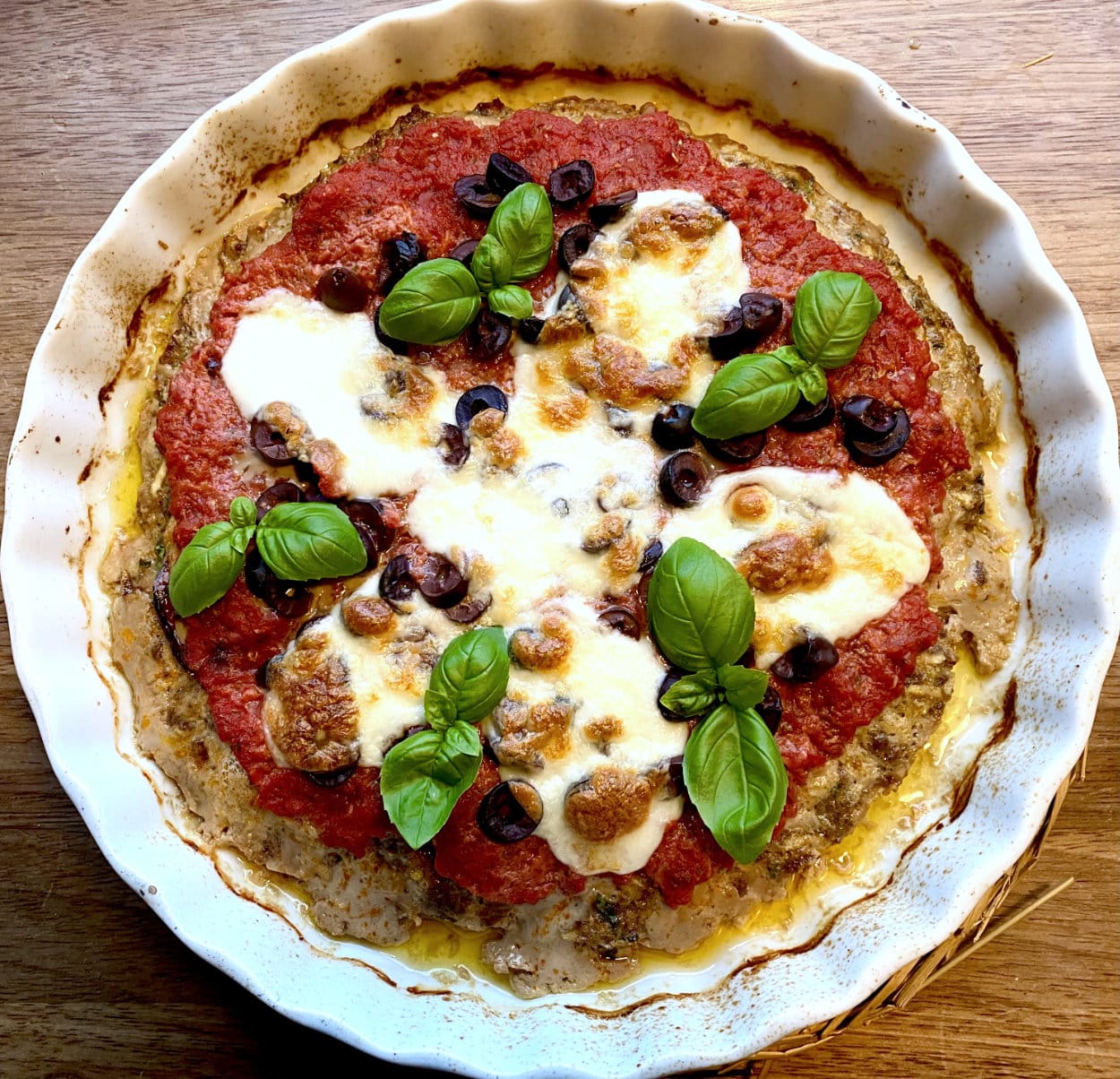 Opskrift: Meatzza – pizza med bund af hakket oksekød (KETO/LCHF)